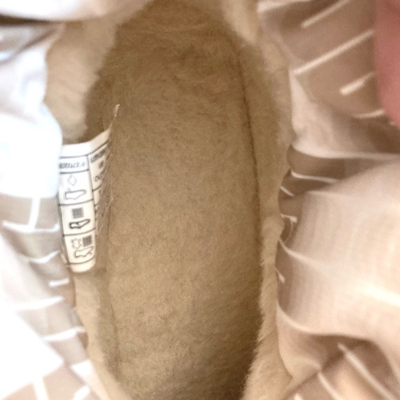 UGG Classic Maxi Mini Padded Puffer Ankle Boots Wool Lined Natural - Picture 6 of 8